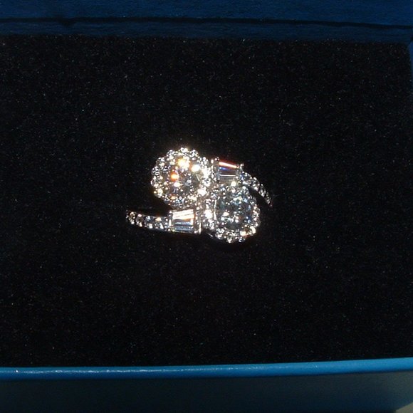 Cz Ring AAA Hsn Absolute Bypass Twist Ring - Picture 1 of 6